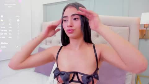 Snapshot of _emma_luu_ chatting on 10/23/25, 11:14 Emi online show from 10/23/25, 11:14