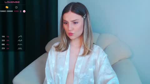 Snapshot of _esmeraldiyaa_ chatting on 01/06/25, 07:35 _esmeraldiyaa_ online show from 01/06/25, 07:35