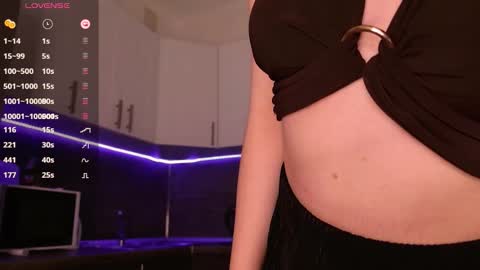 Snapshot of _esmeraldiyaa_ chatting on 11/09/25, 09:46 _esmeraldiyaa_ online show from 11/09/25, 09:46