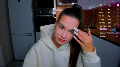 Snapshot of _eva_lee chatting on 12/13/24, 05:21 Alice online show from 12/13/24, 05:21