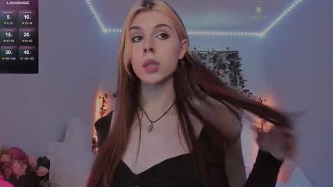 Snapshot of _eva_pleasure_ chatting on 10/14/25, 05:30 Eva online show from 10/14/25, 05:30