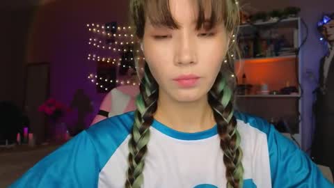 EveEva online show from 11/19/25, 10:32