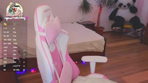 Evie online show from 12/22/24, 05:34