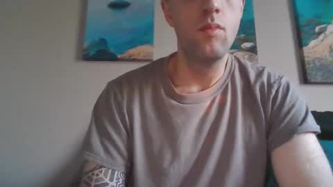 Snapshot of _evianxx chatting on 11/23/25, 05:24 _evianxx online show from 11/23/25, 05:24