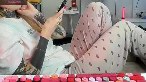 Alis online show from 11/13/25, 07:18