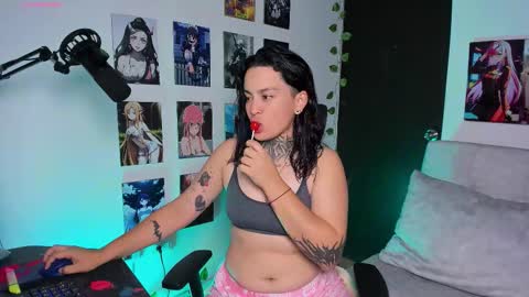 Snapshot of _gleep chatting on 10/13/25, 01:05 LEEP online show from 10/13/25, 01:05