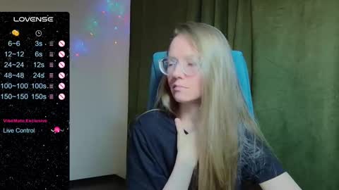 Snapshot of _goldilocks__ chatting on 12/08/24, 03:45 _goldilocks__ online show from 12/08/24, 03:45
