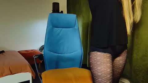 _goldilocks__ online show from 11/25/25, 12:38