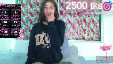 Snapshot of _gwen__ chatting on 02/21/25, 05:02 Gwen online show from 02/21/25, 05:02