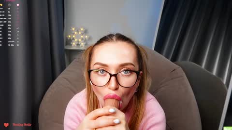 Snapshot of _healing_hottie_ chatting on 12/11/24, 10:06 Veronica online show from 12/11/24, 10:06