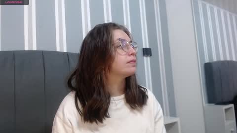 Snapshot of _isaabellaa chatting on 12/16/24, 11:33 Isa online show from 12/16/24, 11:33