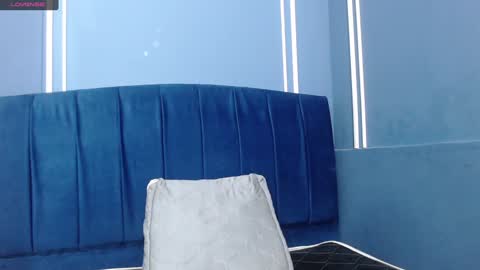 Snapshot of _isaabellaa chatting on 12/17/24, 12:00 Isa online show from 12/17/24, 12:00
