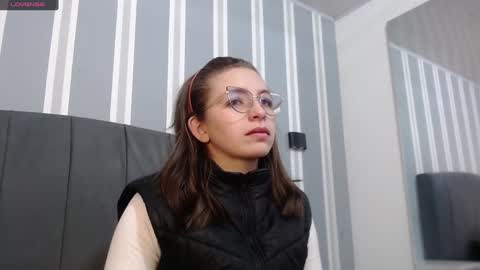 Snapshot of _isaabellaa chatting on 12/19/24, 12:01 Isa online show from 12/19/24, 12:01