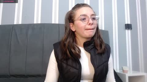 Snapshot of _isaabellaa chatting on 12/19/24, 03:08 Isa online show from 12/19/24, 03:08