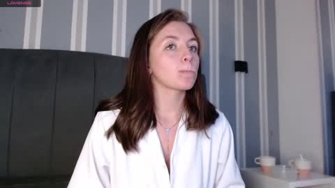 Snapshot of _isaabellaa chatting on 12/29/24, 06:27 Isa online show from 12/29/24, 06:27