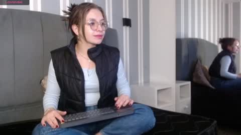 Snapshot of _isaabellaa chatting on 12/31/24, 12:57 Isa online show from 12/31/24, 12:57