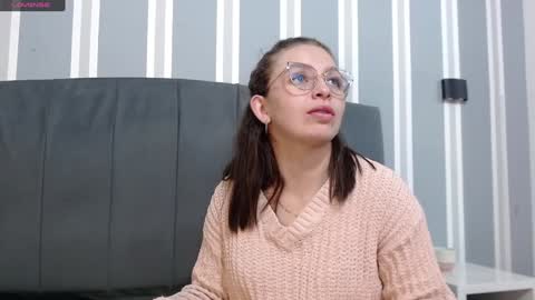 Snapshot of _isaabellaa chatting on 01/06/25, 02:14 Isa online show from 01/06/25, 02:14