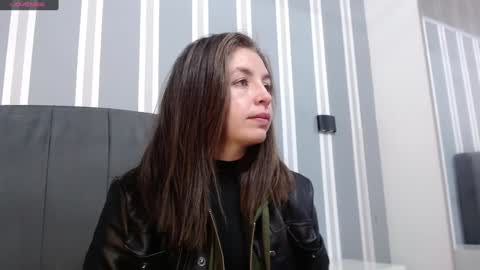 Snapshot of _isaabellaa chatting on 01/08/25, 11:21 Isa online show from 01/08/25, 11:21