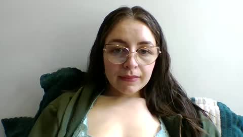 Snapshot of _isaabellaa chatting on 09/30/25, 05:18 Isa online show from 09/30/25, 05:18