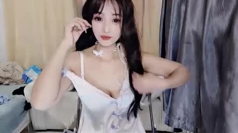 Snapshot of _iuiu_ chatting on 12/15/24, 10:28 UU online show from 12/15/24, 10:28