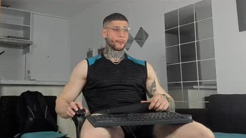 Snapshot of _jamesleandros chatting on 12/20/24, 09:50 jeison online show from 12/20/24, 09:50