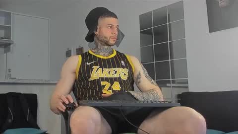 Snapshot of _jamesleandros chatting on 12/21/24, 02:47 jeison online show from 12/21/24, 02:47