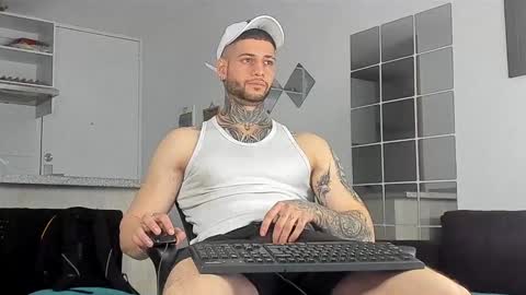 Snapshot of _jamesleandros chatting on 12/23/24, 03:01 jeison online show from 12/23/24, 03:01