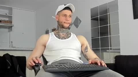 Snapshot of _jamesleandros chatting on 01/02/25, 09:28 jeison online show from 01/02/25, 09:28