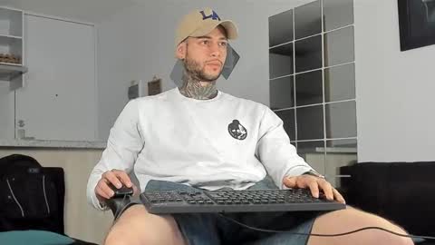 Snapshot of _jamesleandros chatting on 01/06/25, 01:08 jeison online show from 01/06/25, 01:08