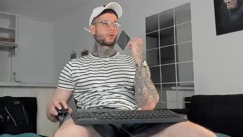 Snapshot of _jamesleandros chatting on 01/06/25, 10:05 jeison online show from 01/06/25, 10:05