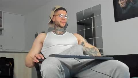 Snapshot of _jamesleandros chatting on 01/18/25, 12:24 jeison online show from 01/18/25, 12:24