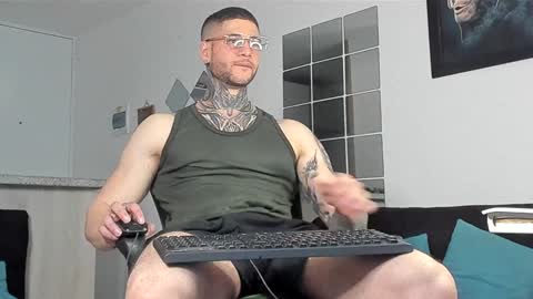 Snapshot of _jamesleandros chatting on 01/24/25, 11:56 jeison online show from 01/24/25, 11:56