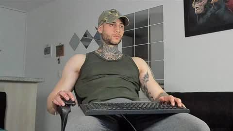 Snapshot of _jamesleandros chatting on 01/30/25, 01:33 jeison online show from 01/30/25, 01:33