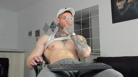 Snapshot of _jamesleandros chatting on 01/31/25, 02:04 jeison online show from 01/31/25, 02:04