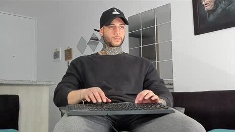 Snapshot of _jamesleandros chatting on 02/01/25, 07:13 jeison online show from 02/01/25, 07:13