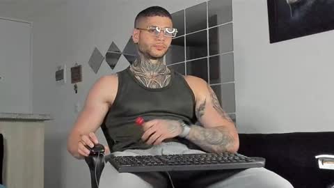 Snapshot of _jamesleandros chatting on 02/20/25, 05:01 jeison online show from 02/20/25, 05:01