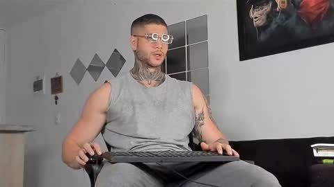 Snapshot of _jamesleandros chatting on 03/02/25, 05:01 jeison online show from 03/02/25, 05:01