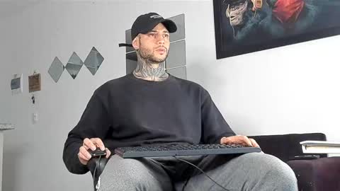 Snapshot of _jamesleandros chatting on 03/09/25, 05:44 jeison online show from 03/09/25, 05:44