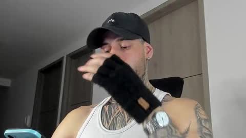Snapshot of _jamesleandros chatting on 09/24/25, 02:37 jeison online show from 09/24/25, 02:37