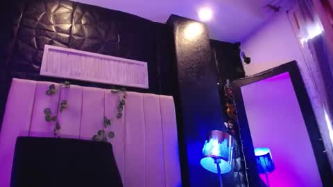Snapshot of _johana18 chatting on 12/30/24, 01:36 Mia online show from 12/30/24, 01:36