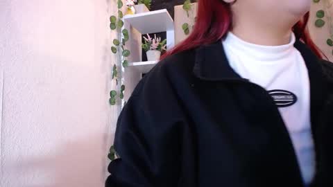 Snapshot of _johana18 chatting on 03/06/25, 01:03 Mia online show from 03/06/25, 01:03