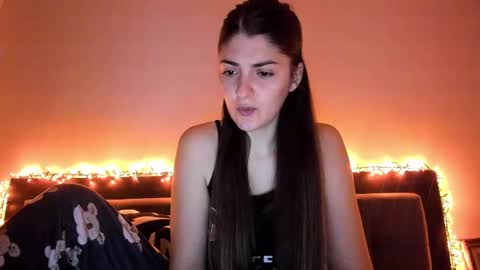 Snapshot of _just_a_simple_girl chatting on 12/21/24, 12:06 _just_a_simple_girl online show from 12/21/24, 12:06