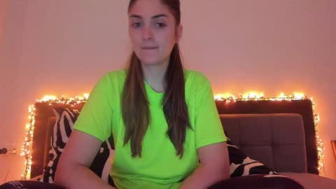 Snapshot of _just_a_simple_girl chatting on 01/16/25, 11:37 _just_a_simple_girl online show from 01/16/25, 11:37