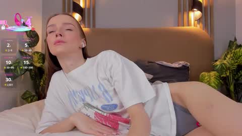 Snapshot of _k2__ chatting on 10/29/25, 07:10 Kira online show from 10/29/25, 07:10