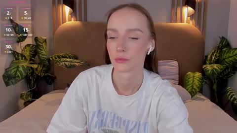 Snapshot of _k2__ chatting on 11/11/25, 06:57 Kira online show from 11/11/25, 06:57