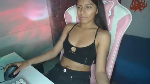 Snapshot of _kendall_jones chatting on 02/12/25, 01:52 _kendall_jones online show from 02/12/25, 01:52