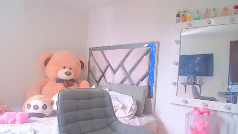 Snapshot of _kerryleen chatting on 11/24/25, 05:34 Dani online show from 11/24/25, 05:34