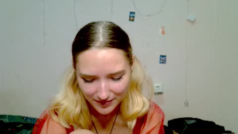 _kikiclark_ online show from 09/26/25, 08:57