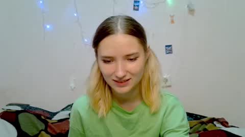 _kikiclark_ online show from 09/28/25, 08:47