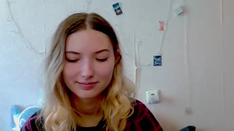 _kikiclark_ online show from 10/04/25, 08:56